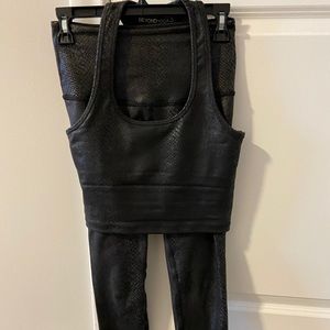 Beyond Yoga Python Shine Set